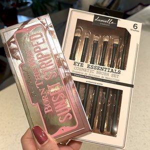 Born This Way Sunset Stripped Eye Shadow Palette +Danielle cosmetic Brush set